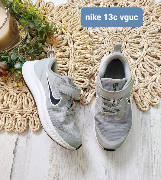 nike gray shoes