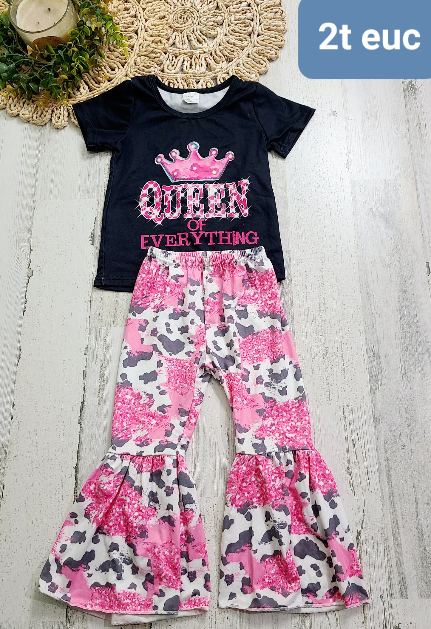 queen of everything outfit