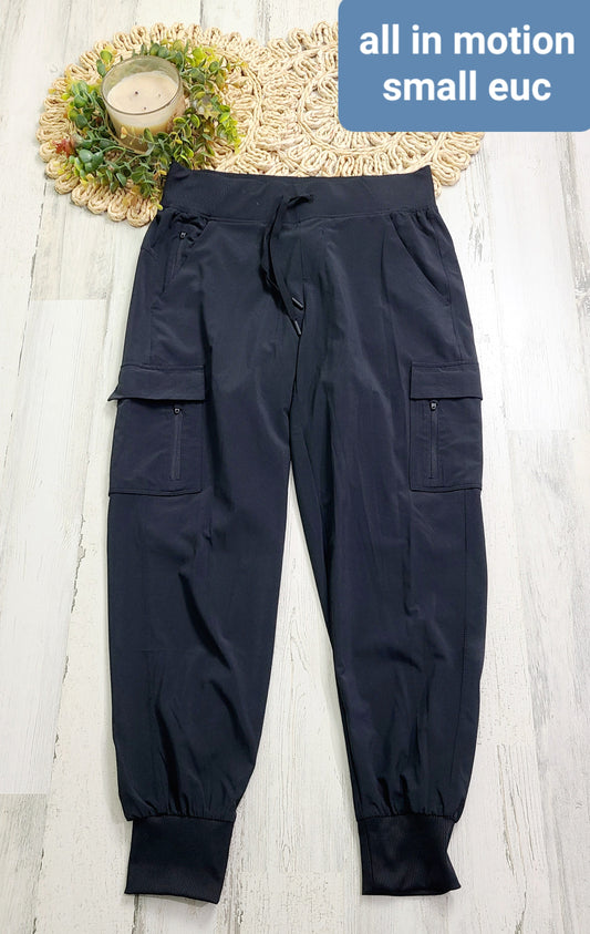 all in motion joggers cargo pockets
