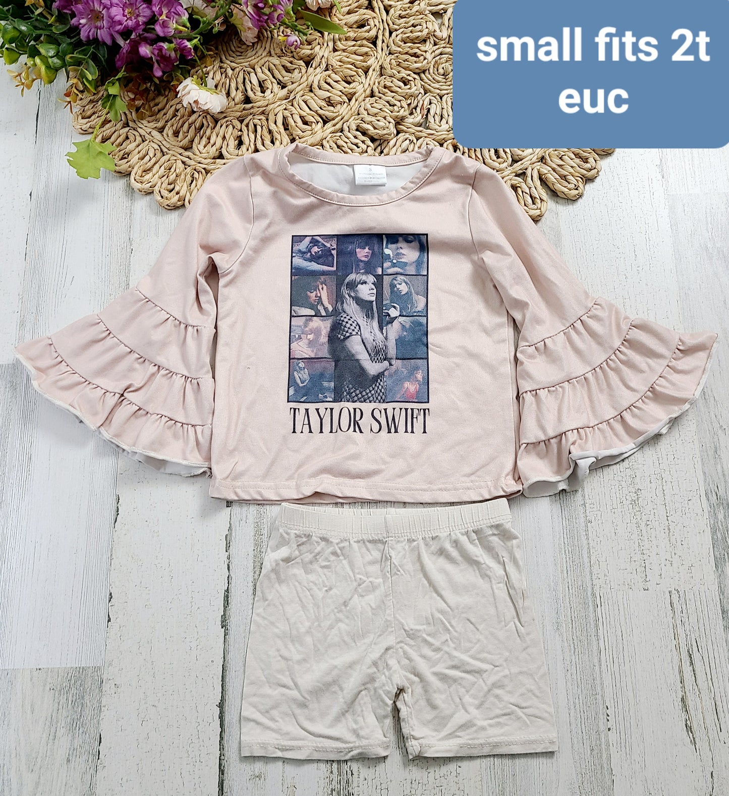 taylor swift flare sleeves and shorts
