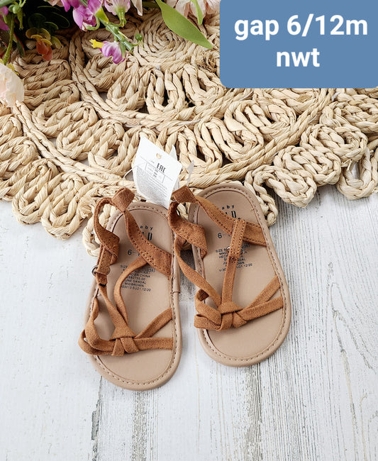 new gap sandals strappy