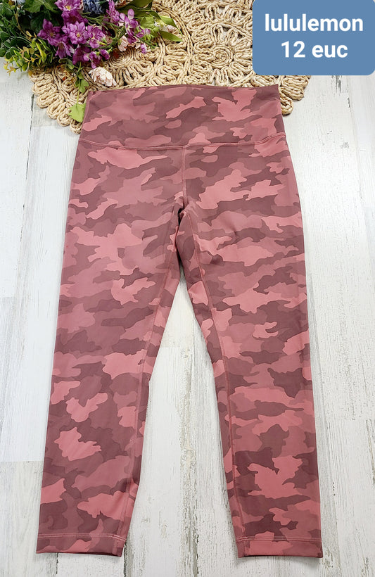 lululemon 12 camo capris