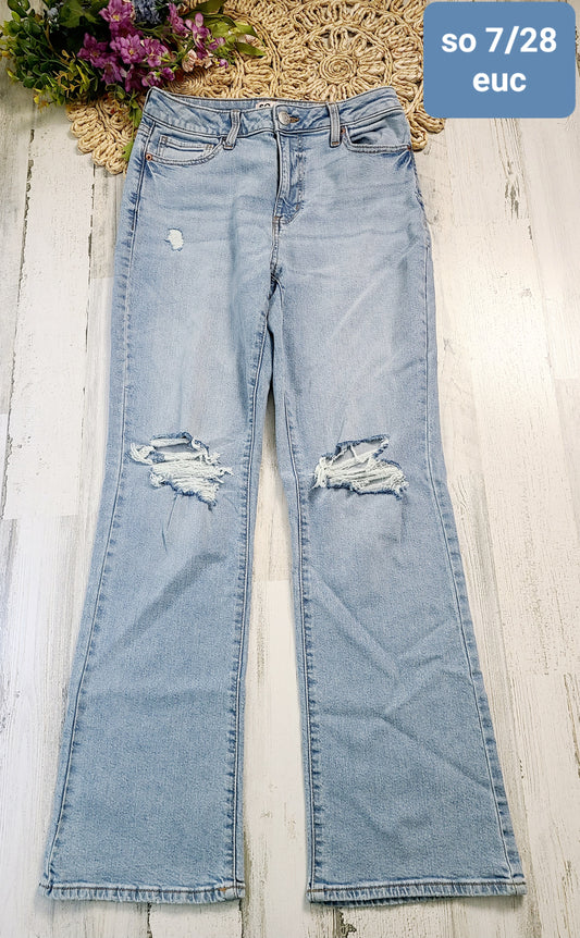 so straight leg distressed knees