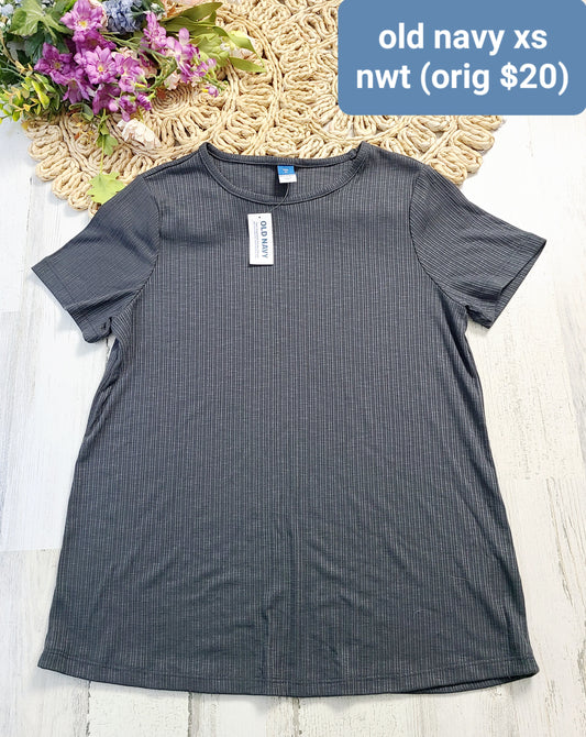new gray ribbed old navy tee