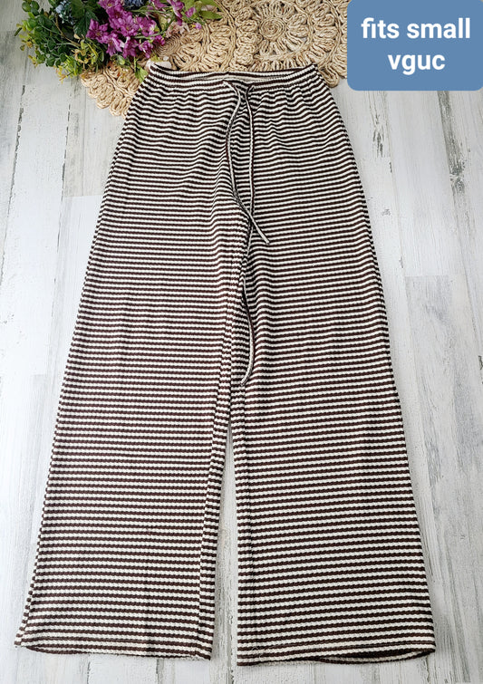 textured striped small pants