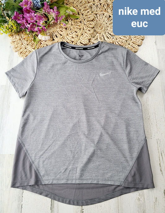nike medium mixed fabric tee