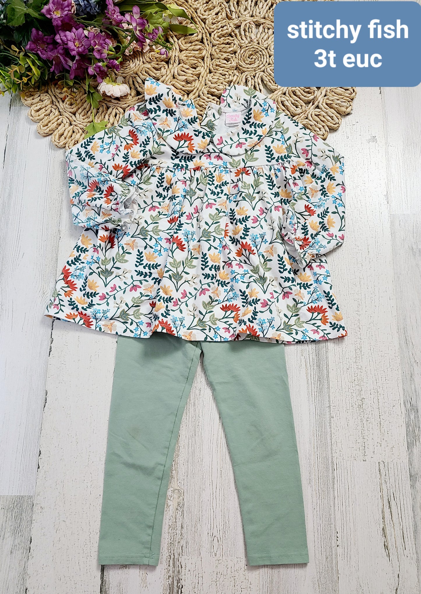 stitchy fish floral collar green pants