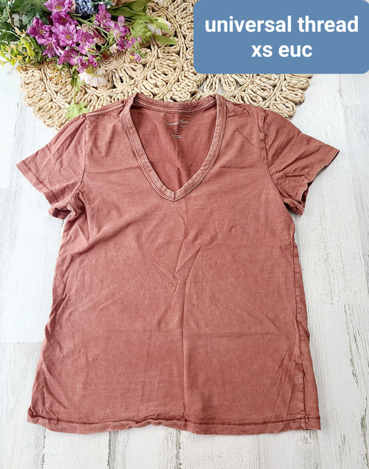 universal thread rust vneck