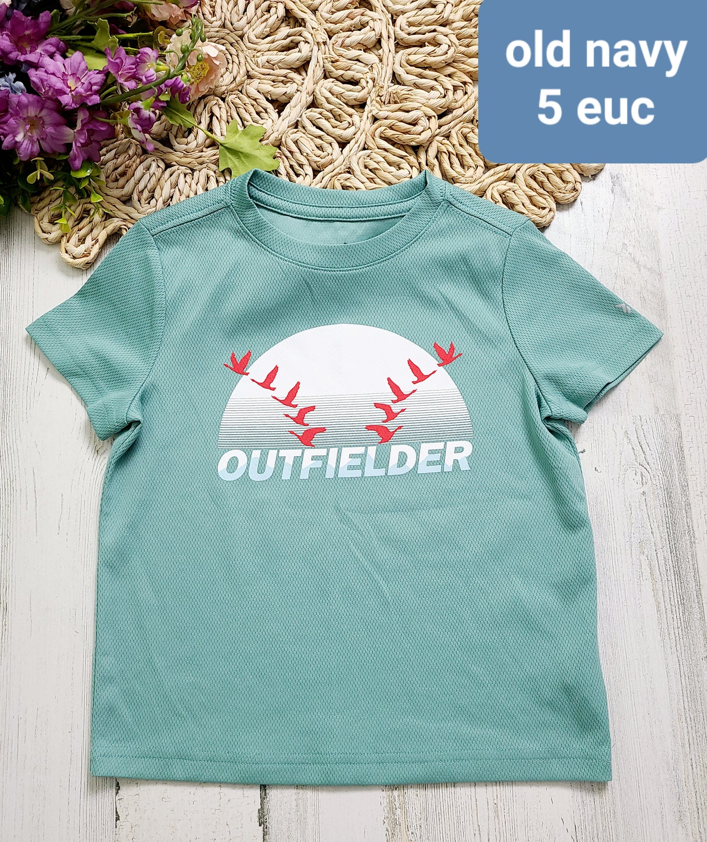outfielder old navy tee