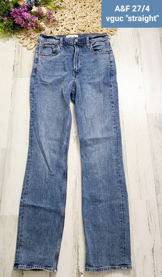 straigh a&f jeans