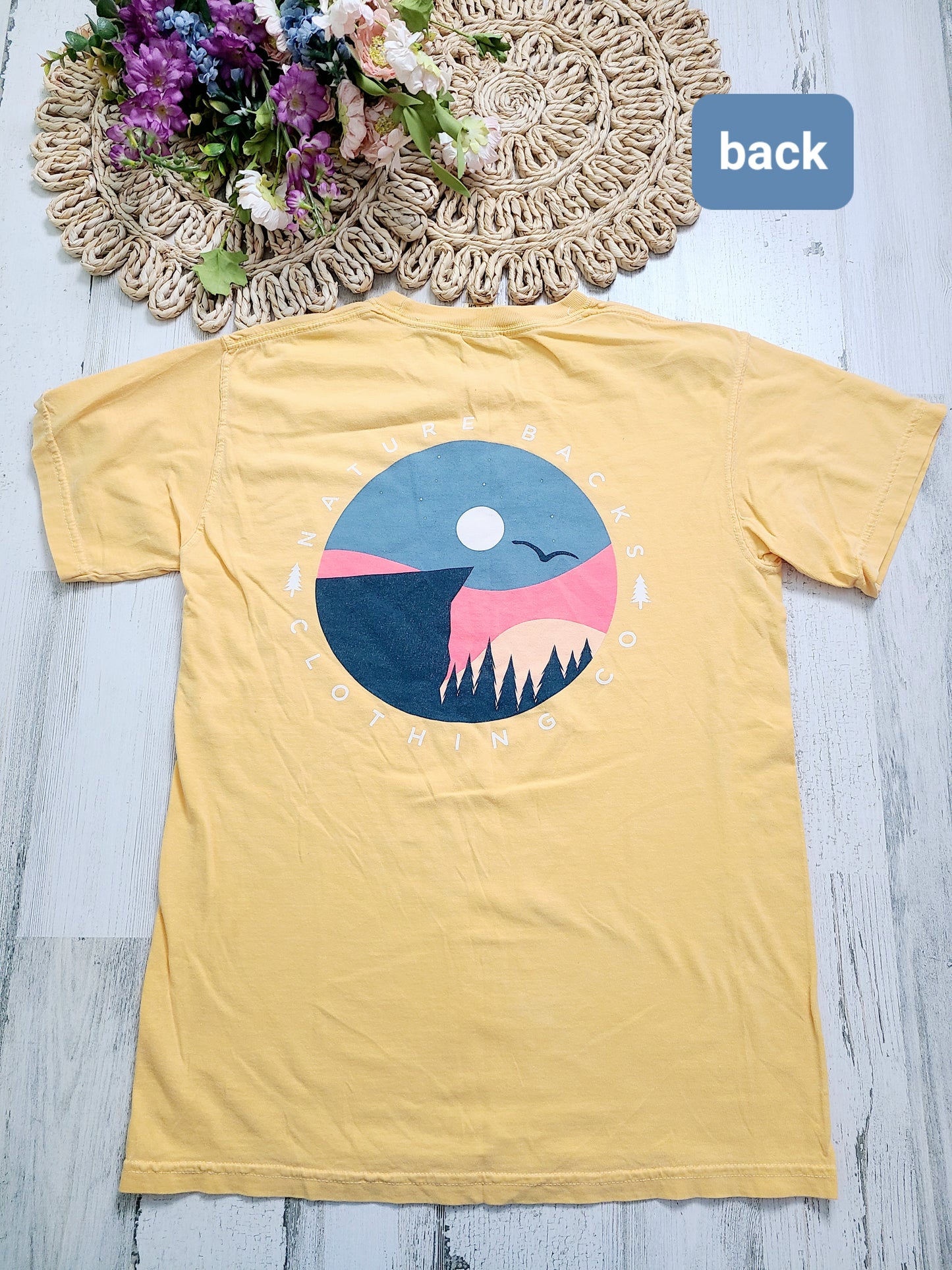 Nature backs yellow tee