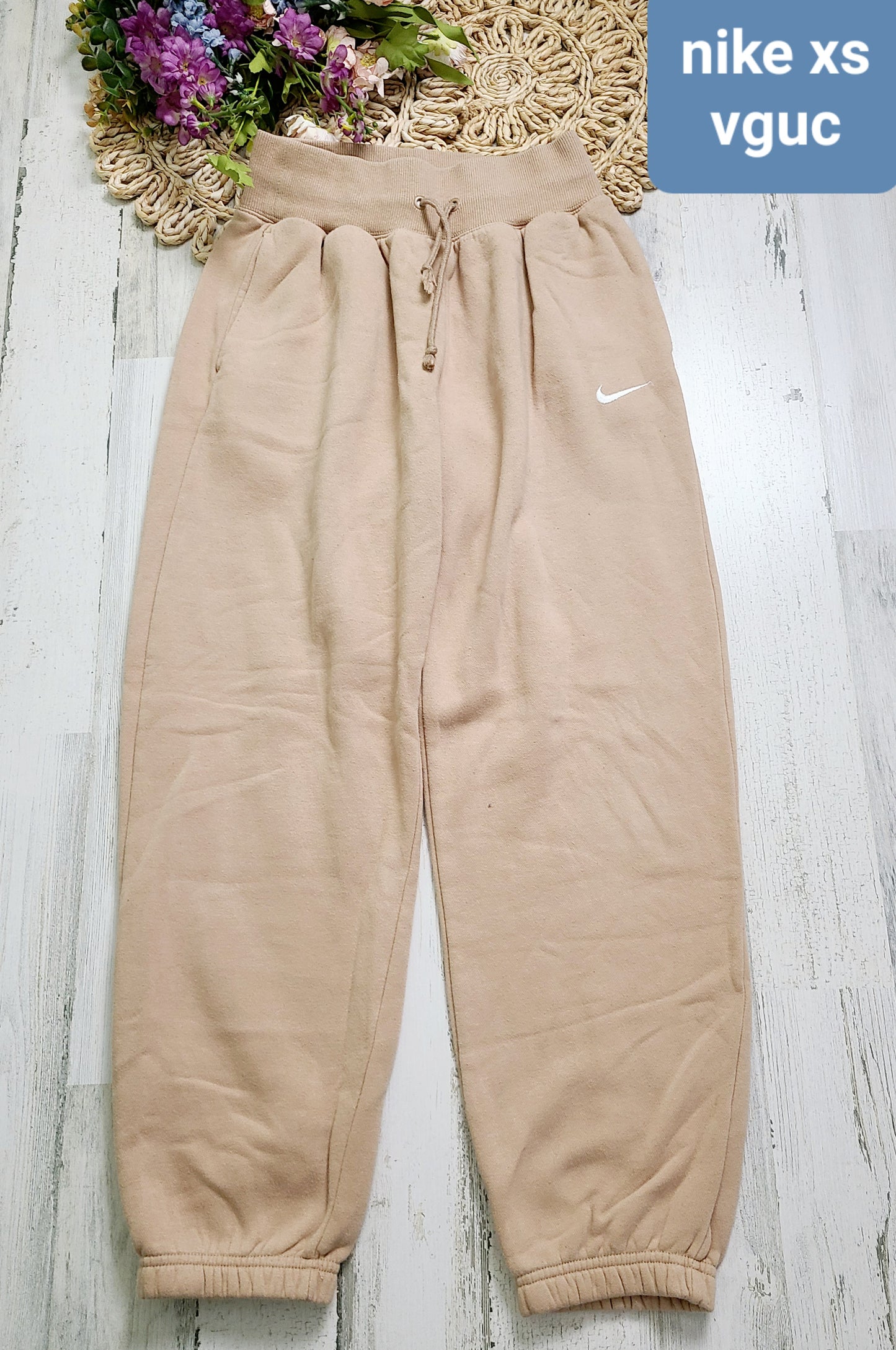 tan joggers nike xs