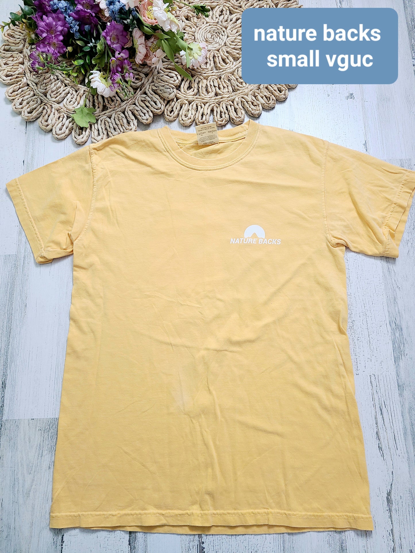 Nature backs yellow tee