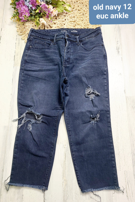 ankle dark wash distressed on jean