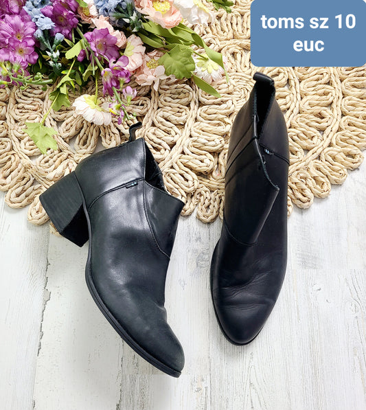 black bootie toms
