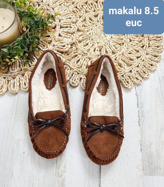 makalu slippers 8.5