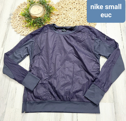 windbreaker looking nike top