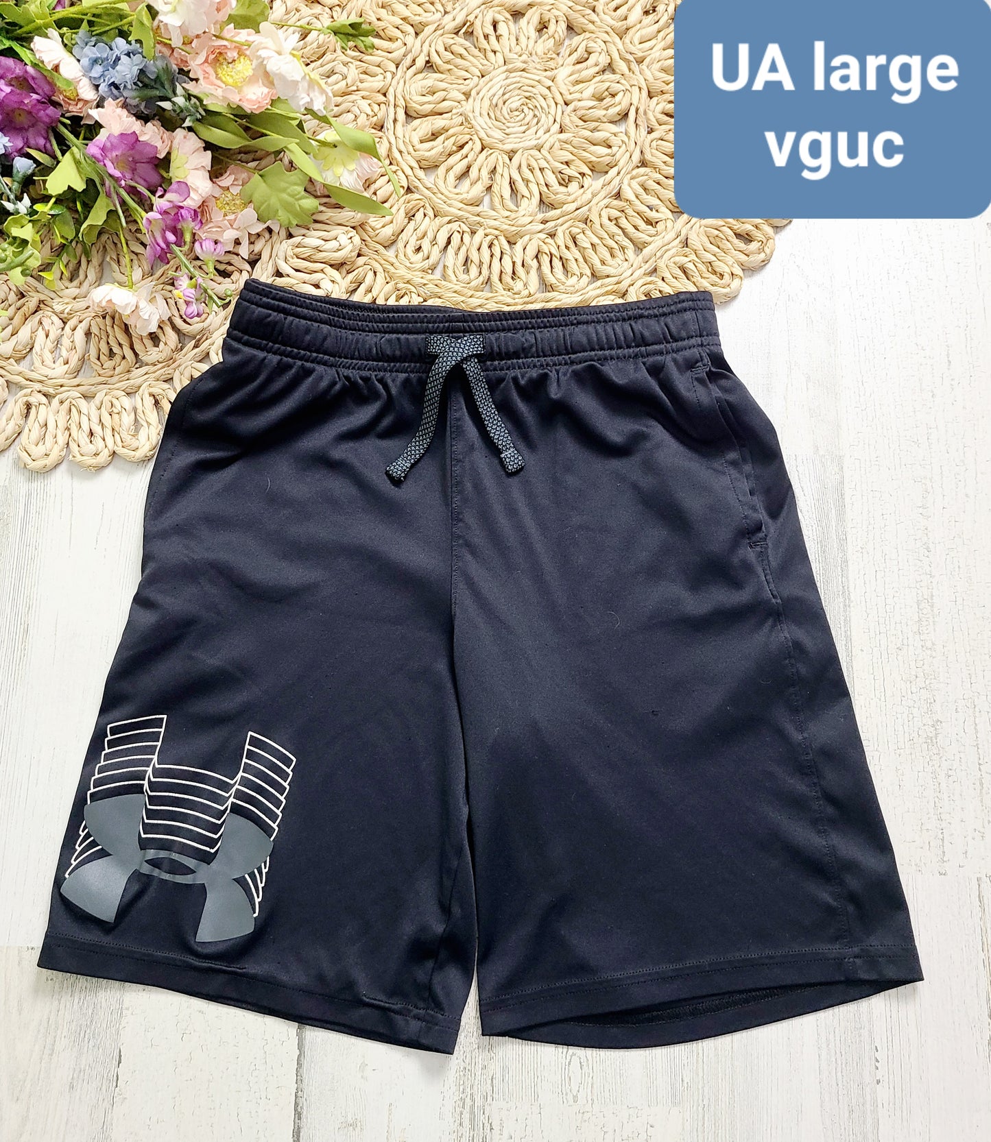 Large ua black shorts