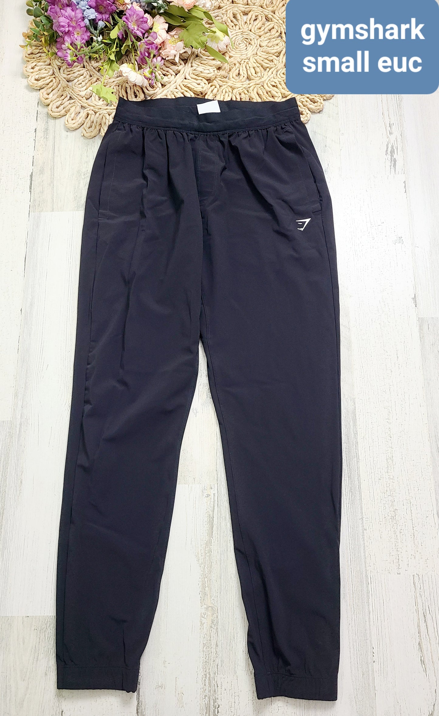 black gymshark joggers womens