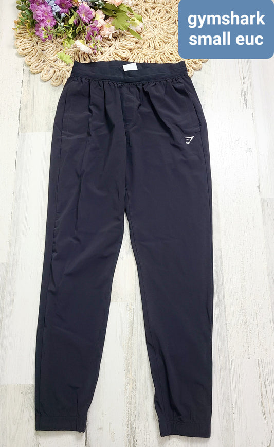 black gymshark joggers womens