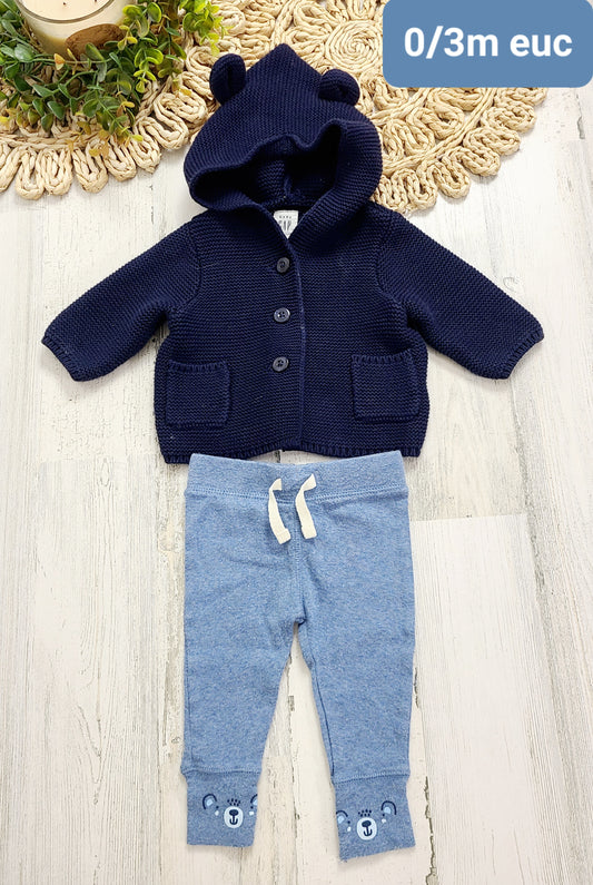 navy sweater with leggings