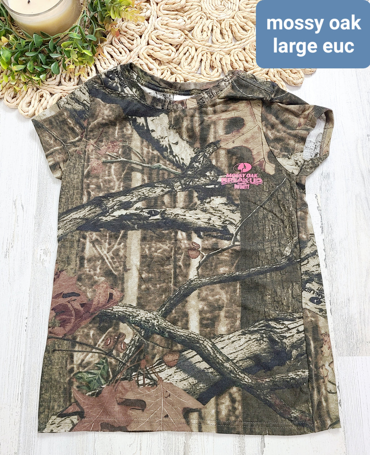 camo with pink logo mossy oak