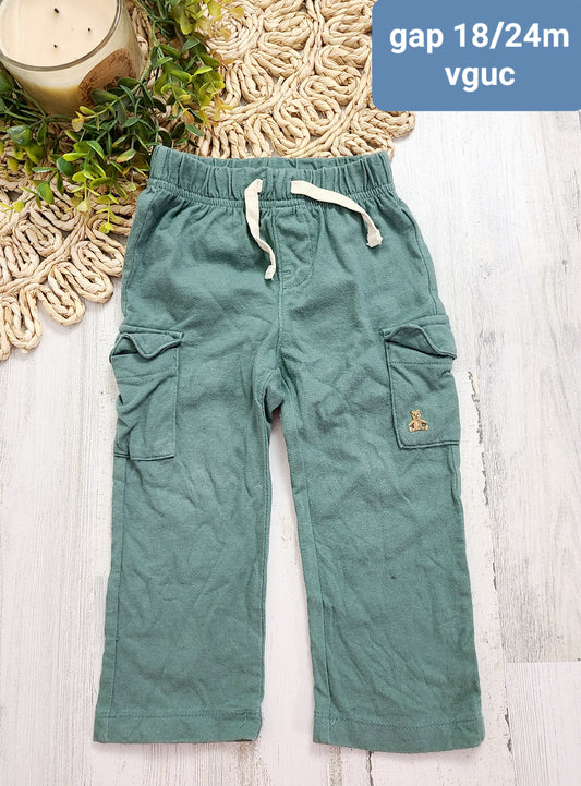 gap green cargo pants