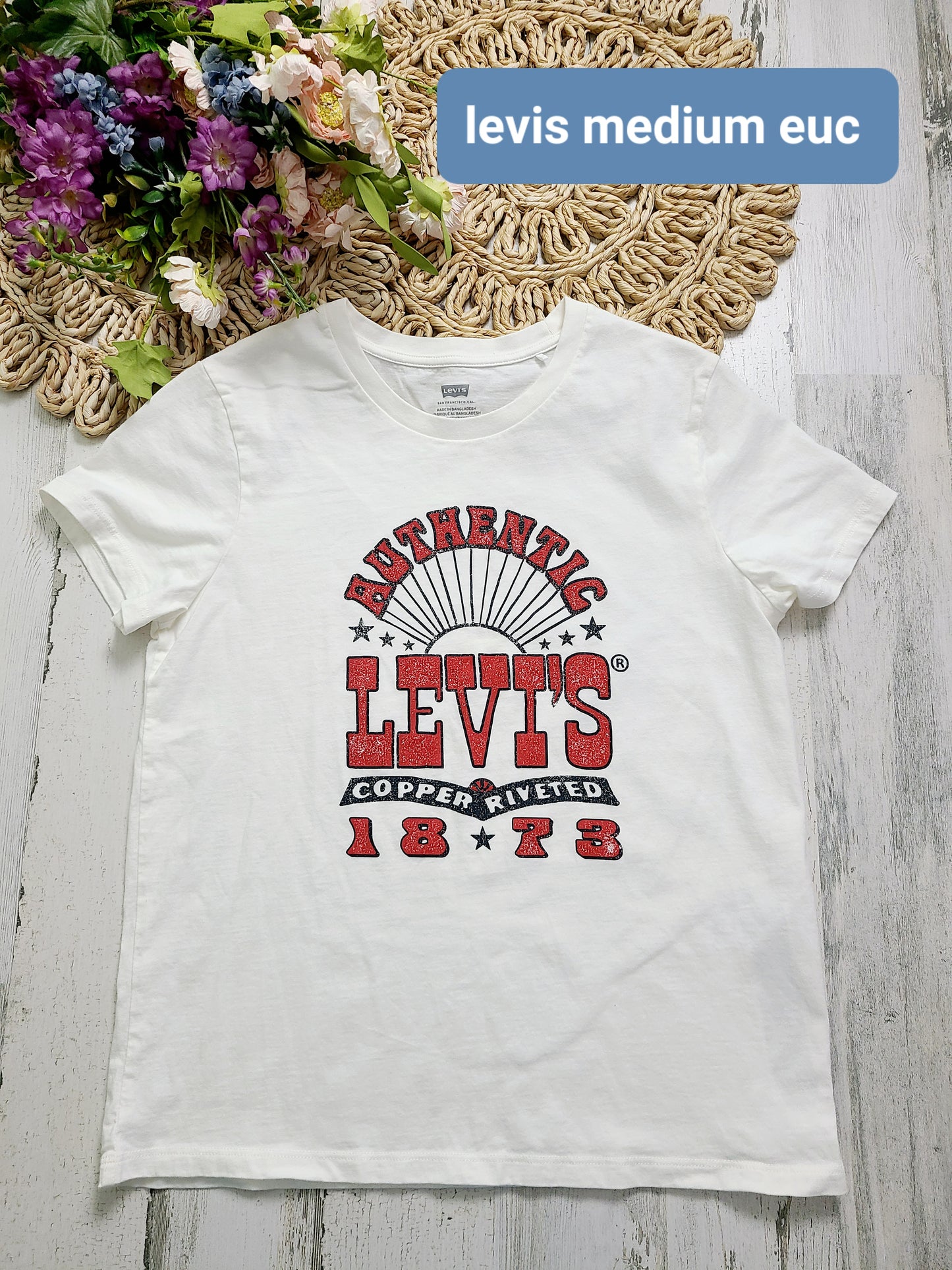 white levis tee womens