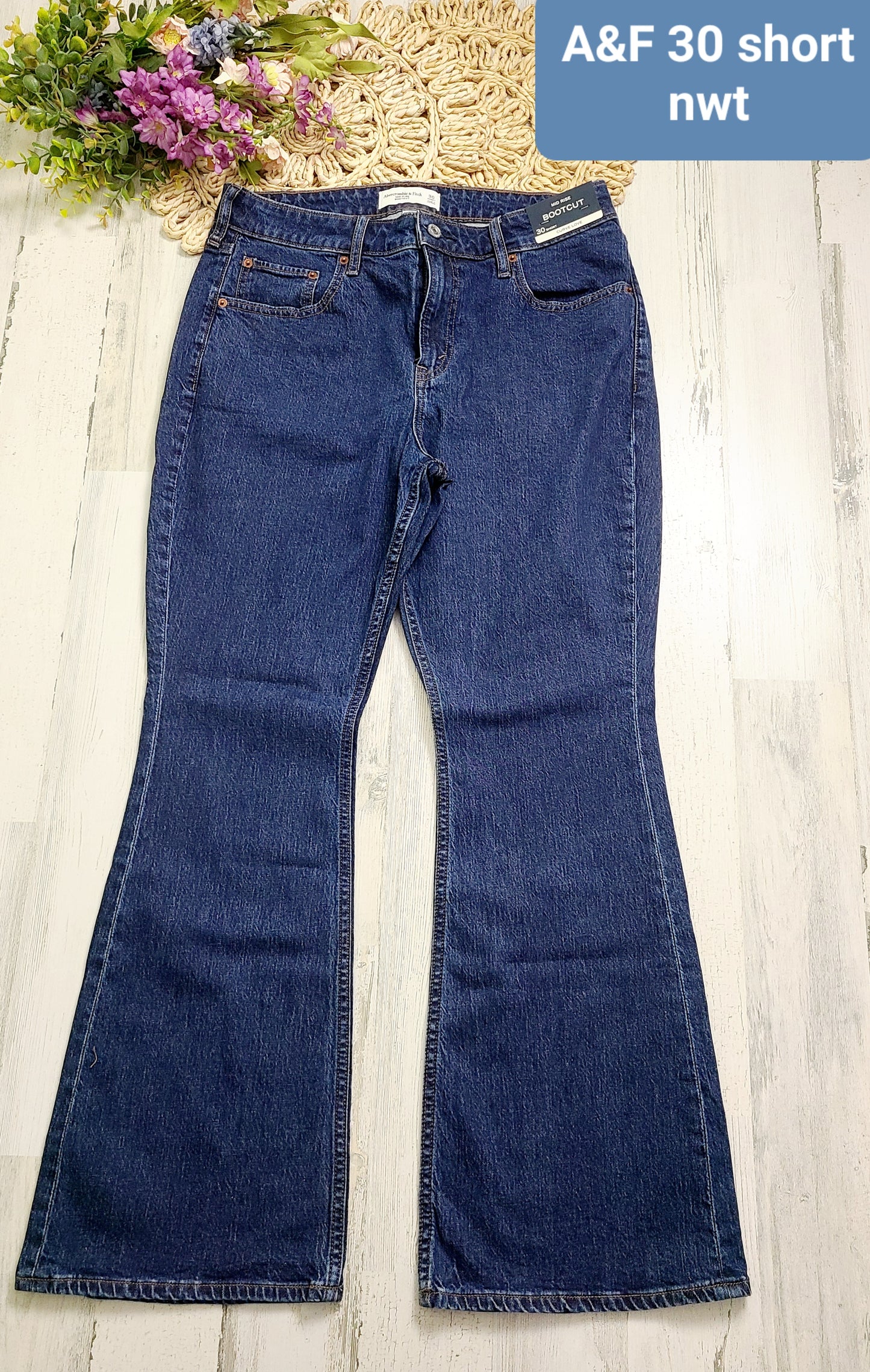 a&f new short bootcut