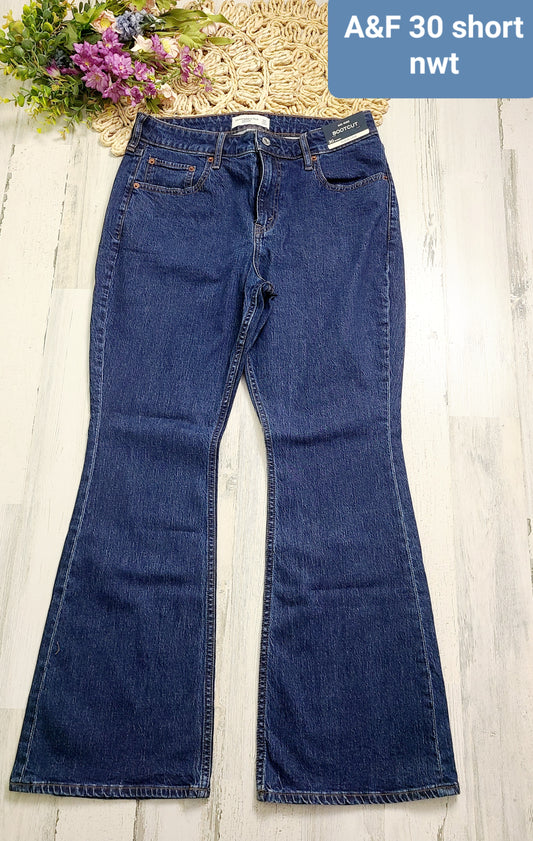 a&f new short bootcut