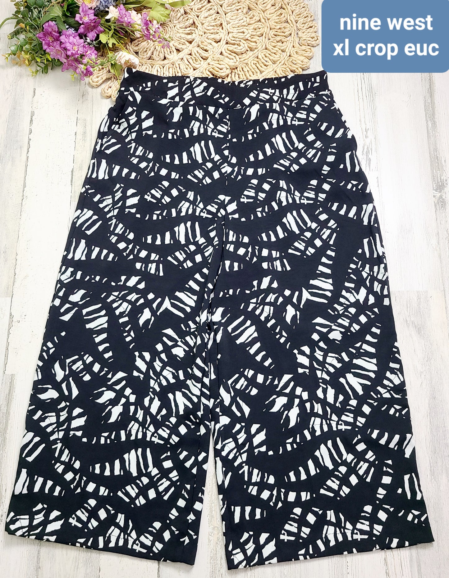 nine west black and white crop pants