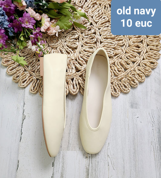 cream flats on