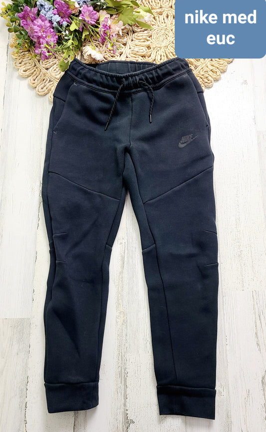 nike black joggers 10/12y boys