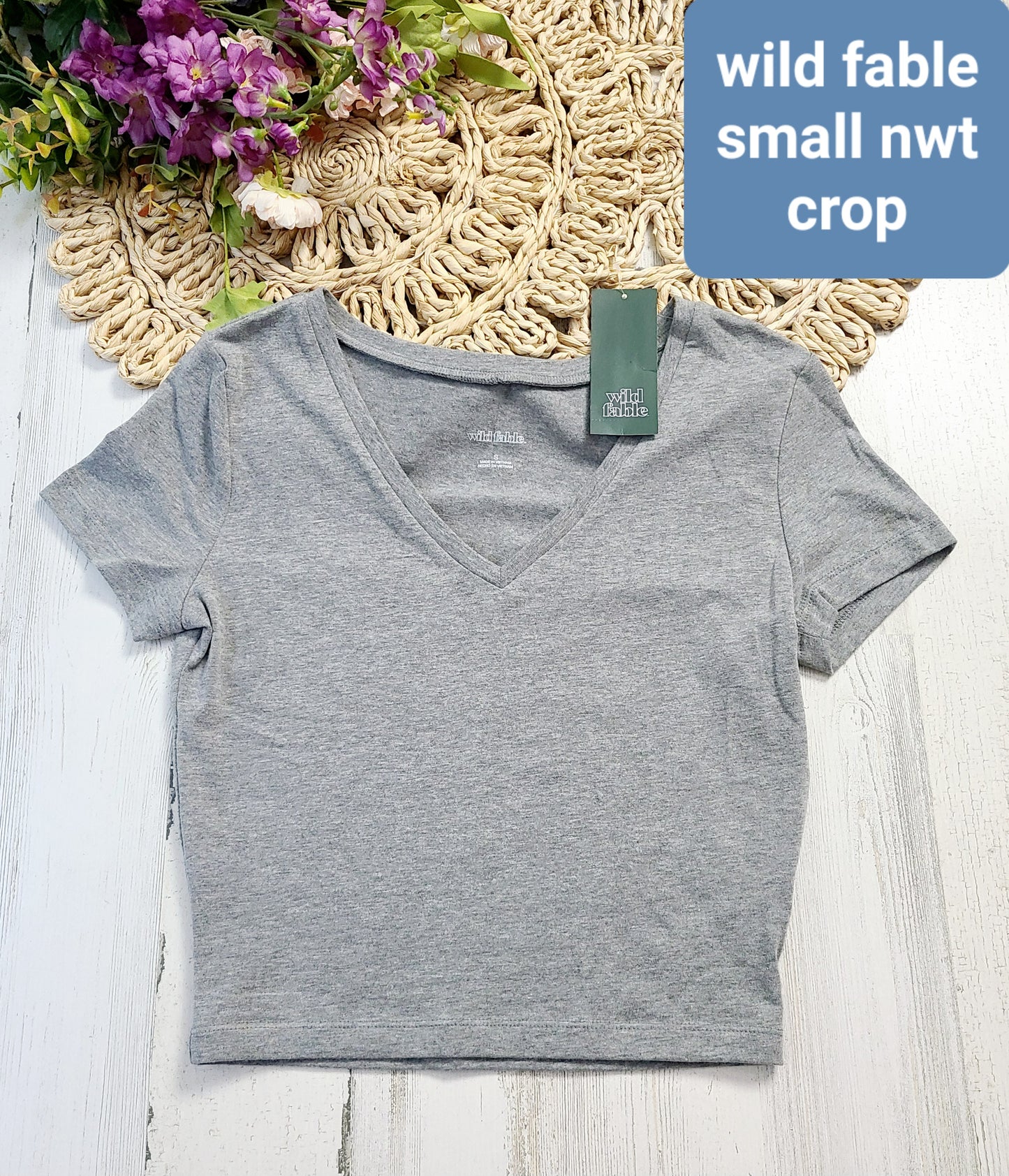 new wild fable gray vneck  crop