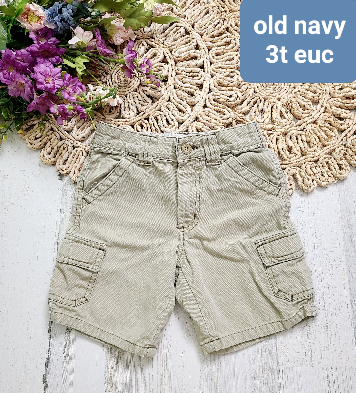 khaki old navy shorts
