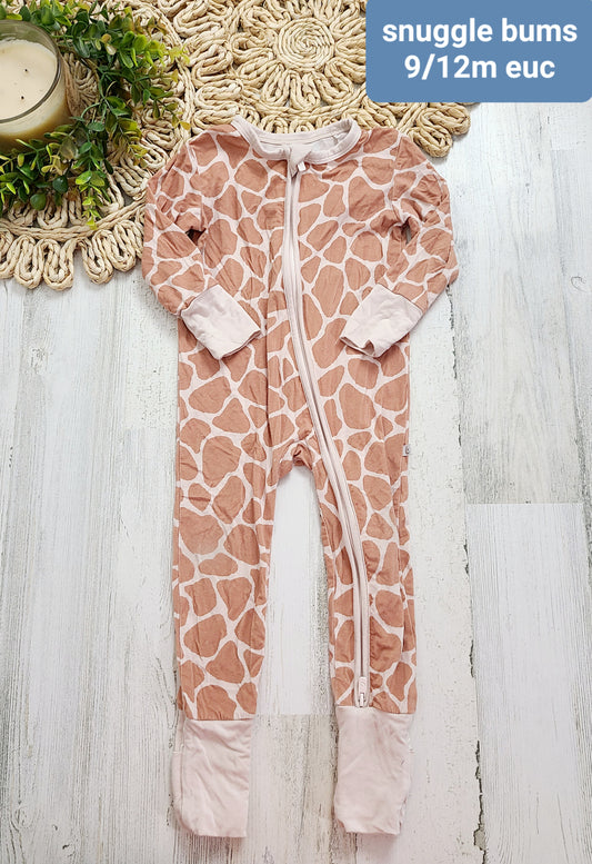 giraffe snuggle bums pj