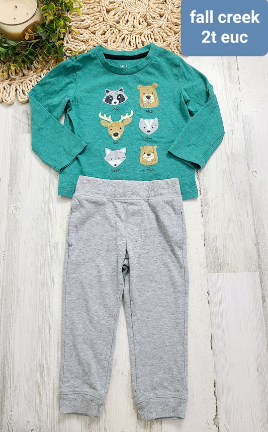 animals green long sleeve gray pants fall creek
