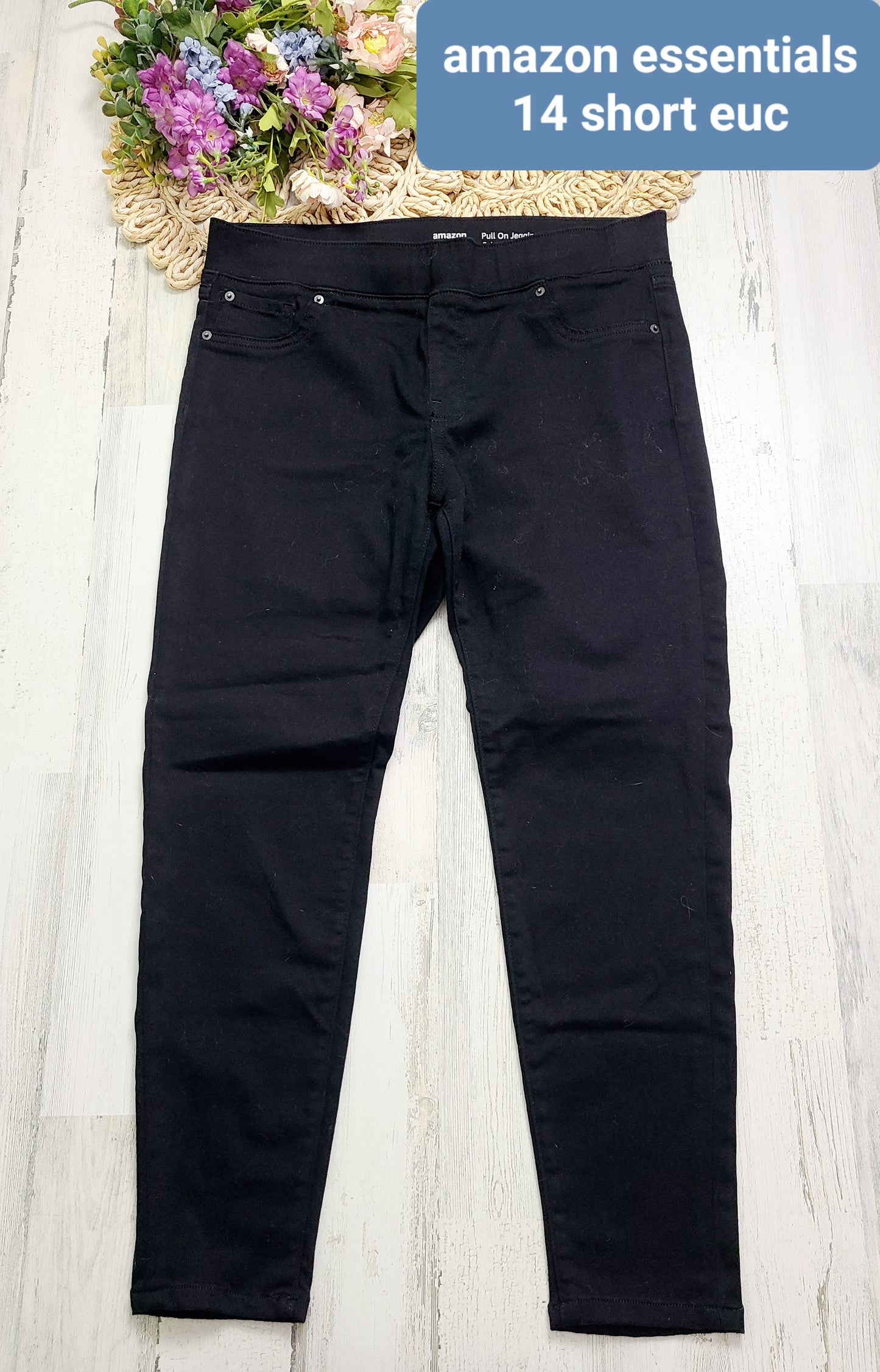 amazon essentials black short