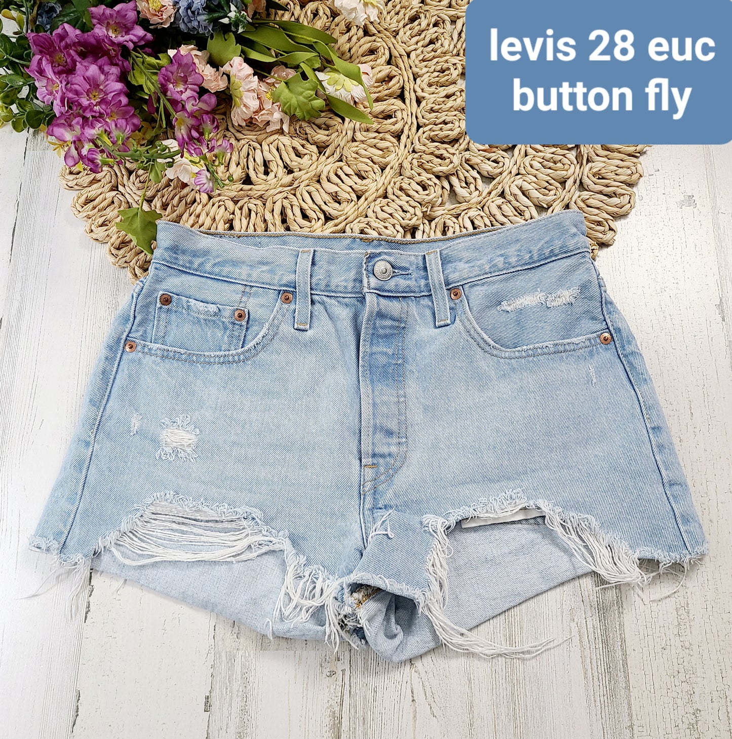 levis distressed 28