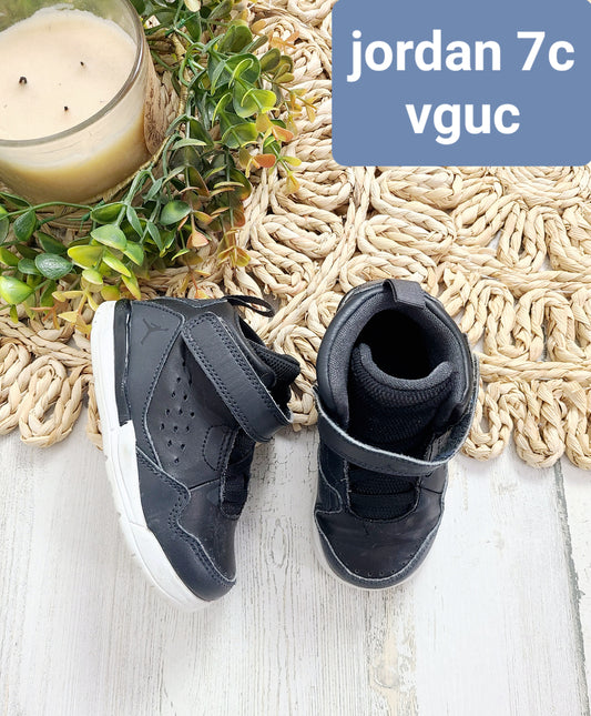 black jordan shoes 7c