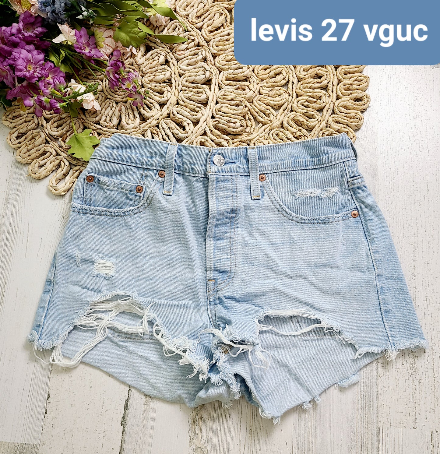 levis 27 distressed shorts vguc
