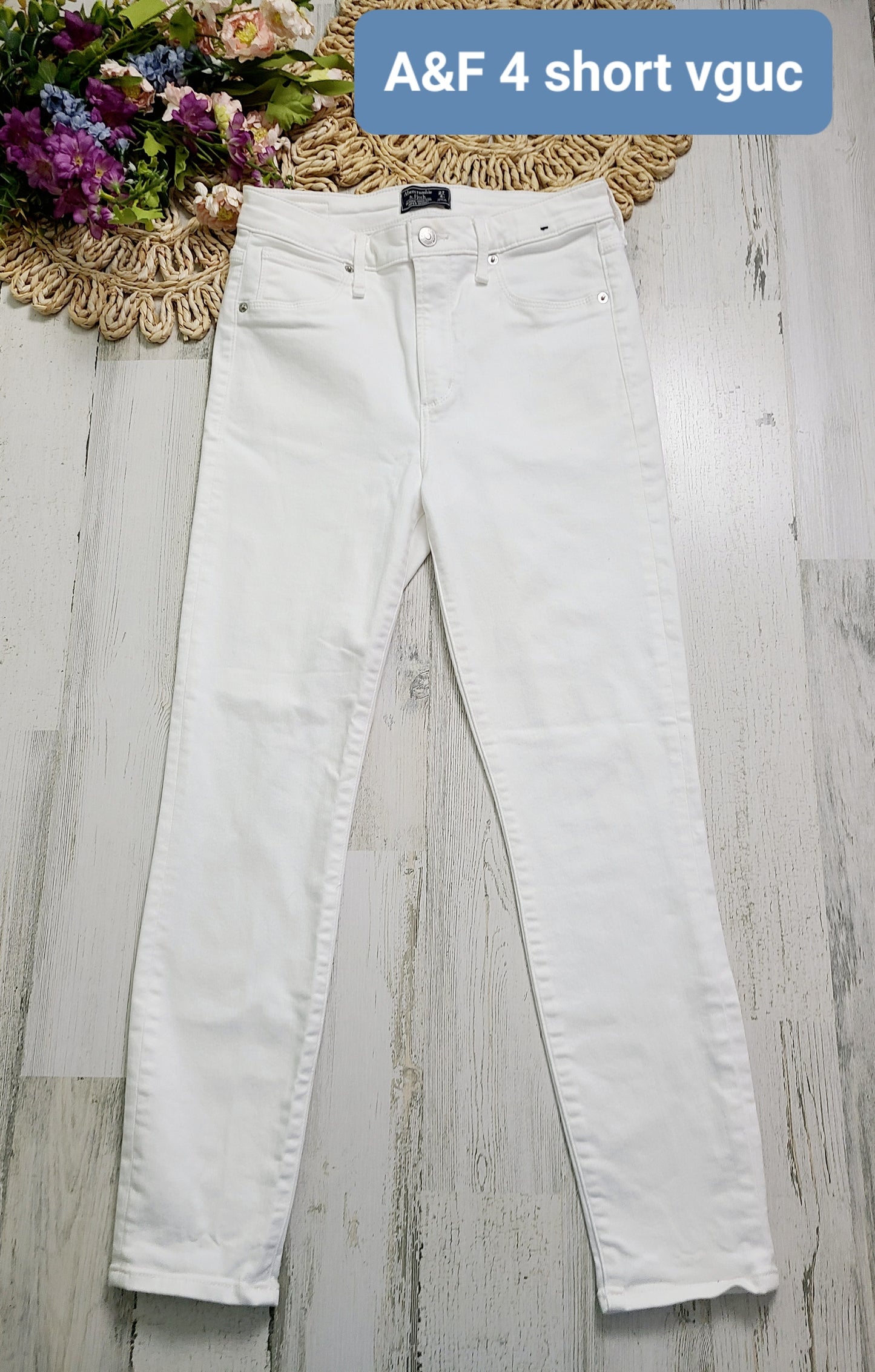 a&f 4 short white jeans