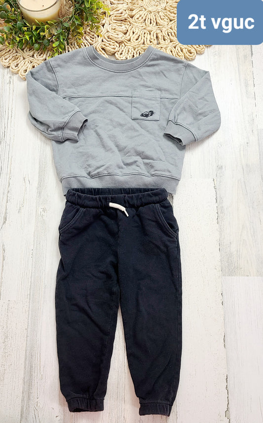 gray crewneck and joggers